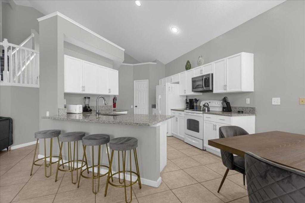 5 Bedrooms - 3,5 Bathrooms - Windsor Palms 8017 Kp Casa de férias *
